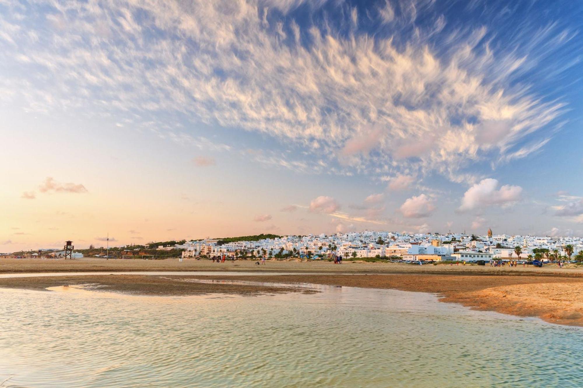 فندق Surf House Playa كونيل ذي لا فرونتيرا المظهر الخارجي الصورة